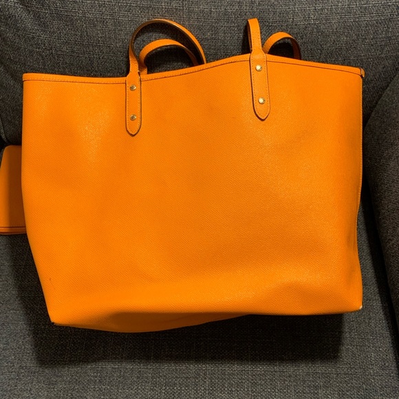 COACH Reversible City Tote with Scenic Hawaiian Print and Matching Clutch - Picture 7 of 9